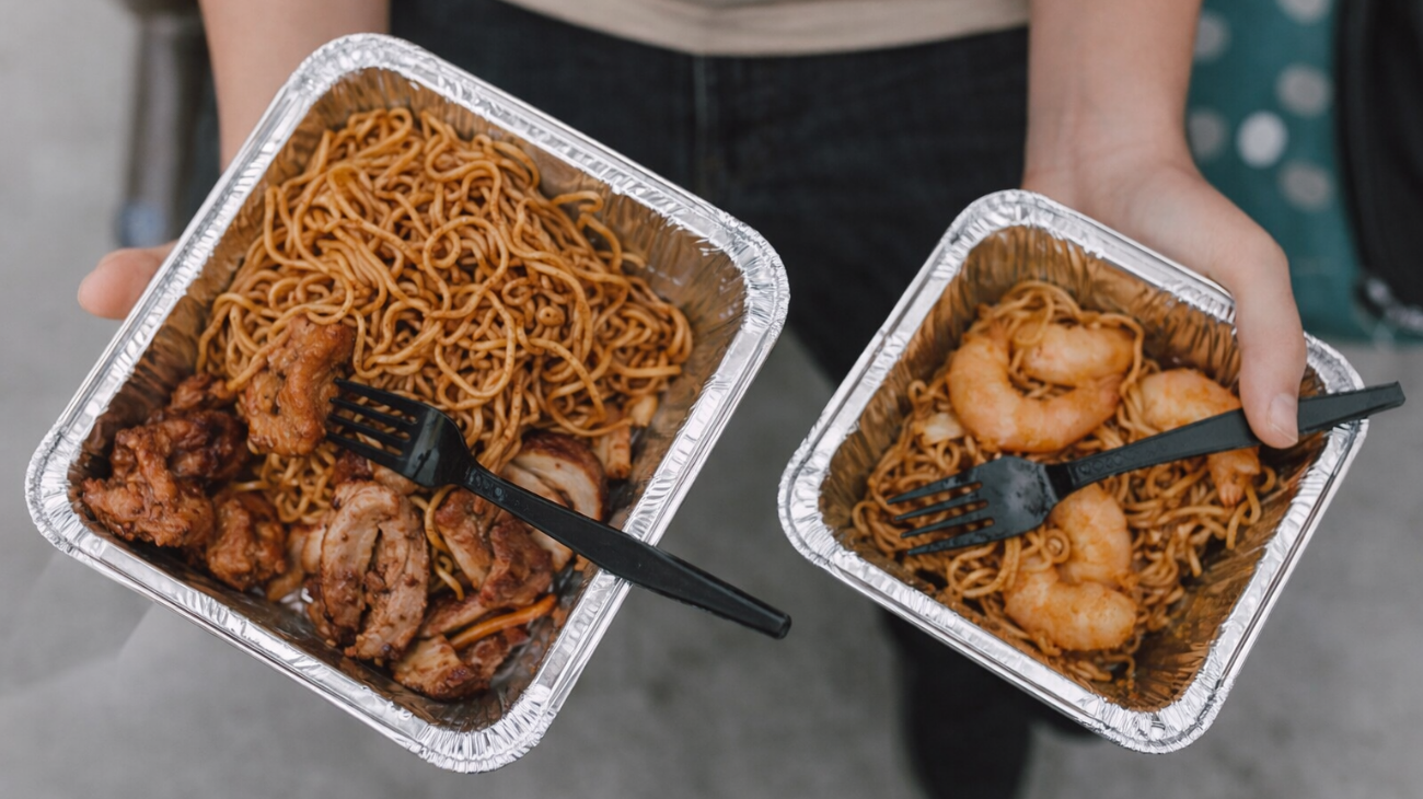 takeaway food with aluminum tray